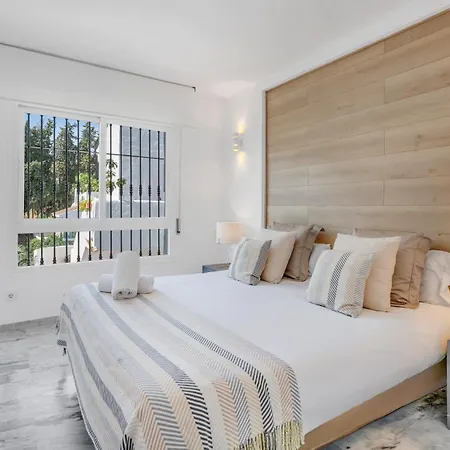 Vacation I Naranjos, Duplex Penthouse, Golf Lovers, Security, Swimming Pool, Fastest Wifi With Rooftop And Terrace Marbella