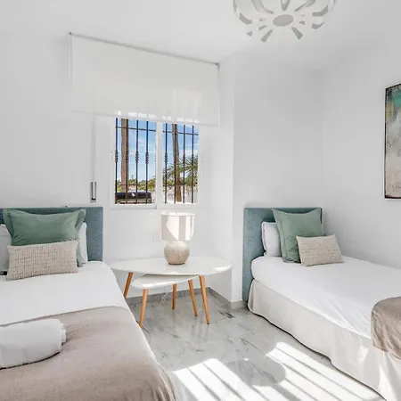 アパート Vacation I Naranjos, Duplex Penthouse, Golf Lovers, Security, Swimming Pool, Fastest Wifi With Rooftop And Terrace マルベーリャ