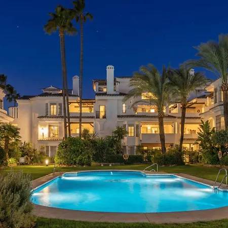 Vacation I Naranjos, Duplex Penthouse, Golf Lovers, Security, Swimming Pool, Fastest Wifi With Rooftop And Terrace Marbella