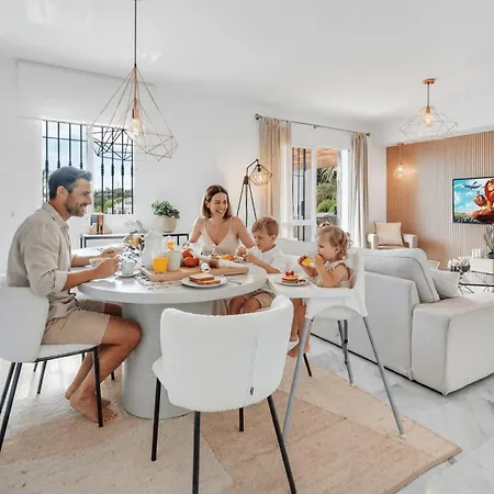 Vacation I Naranjos, Duplex Penthouse, Golf Lovers, Security, Swimming Pool, Fastest Wifi With Rooftop And Terrace Apartment Marbella