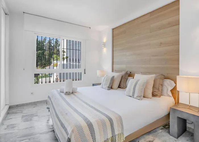 Vacation I Naranjos, Duplex Penthouse, Golf Lovers, Security, Swimming Pool, Fastest Wifi With Rooftop And Terrace Marbella