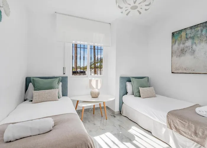 Apartament Vacation I Naranjos, Duplex Penthouse, Golf Lovers, Security, Swimming Pool, Fastest Wifi With Rooftop And Terrace Marbella