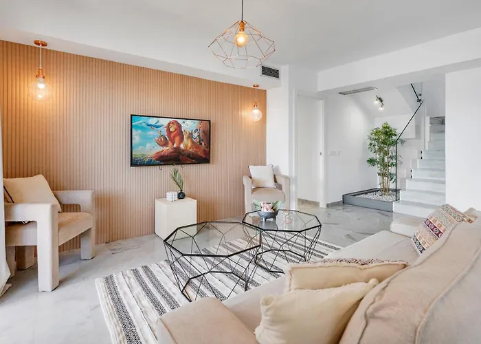 Vacation I Naranjos, Duplex Penthouse, Golf Lovers, Security, Swimming Pool, Fastest Wifi With Rooftop And Terrace Apartment Marbella