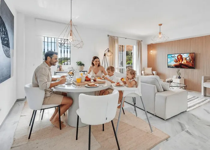 Vacation I Naranjos, Duplex Penthouse, Golf Lovers, Security, Swimming Pool, Fastest Wifi With Rooftop And Terrace Apartment Marbella