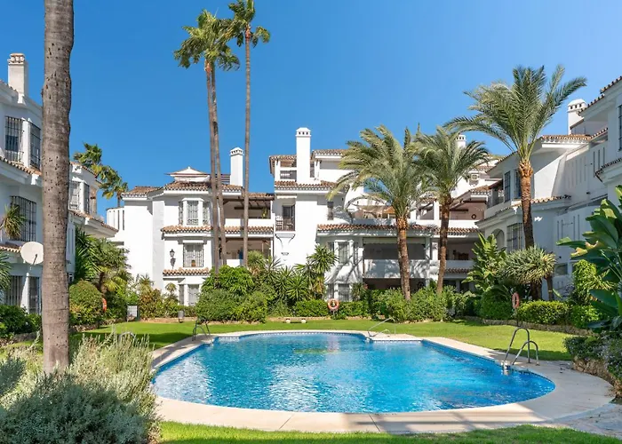 아파트 Vacation I Naranjos, Duplex Penthouse, Golf Lovers, Security, Swimming Pool, Fastest Wifi With Rooftop And Terrace 마르베야